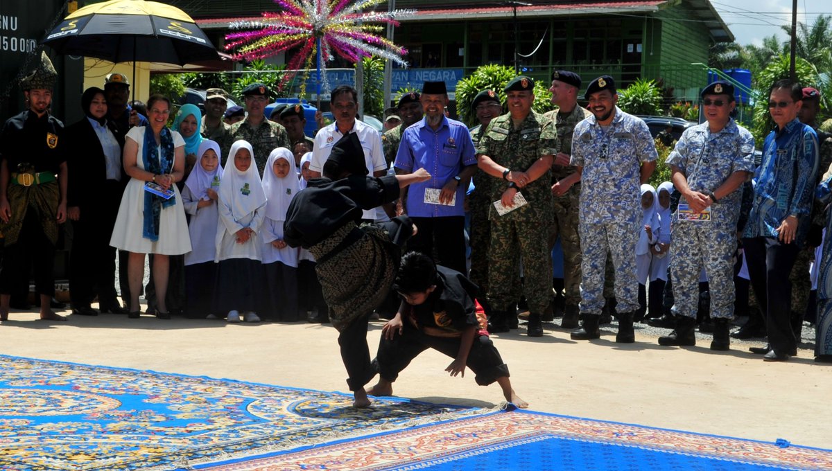 myjointforce's tweet image. Majlis penyerahan Projek Jiwa Murni Kejuruteraan (Engineer Civic Action Programme – ENCAP) pembinaan dewan terbuka dan bangunan kantin SK Kg Jawa.
#DefenceDiplomacy
#PacificPartnership
#teamingforsuccess
#missioneffectiveness
#interoperability
@PacificPartner
