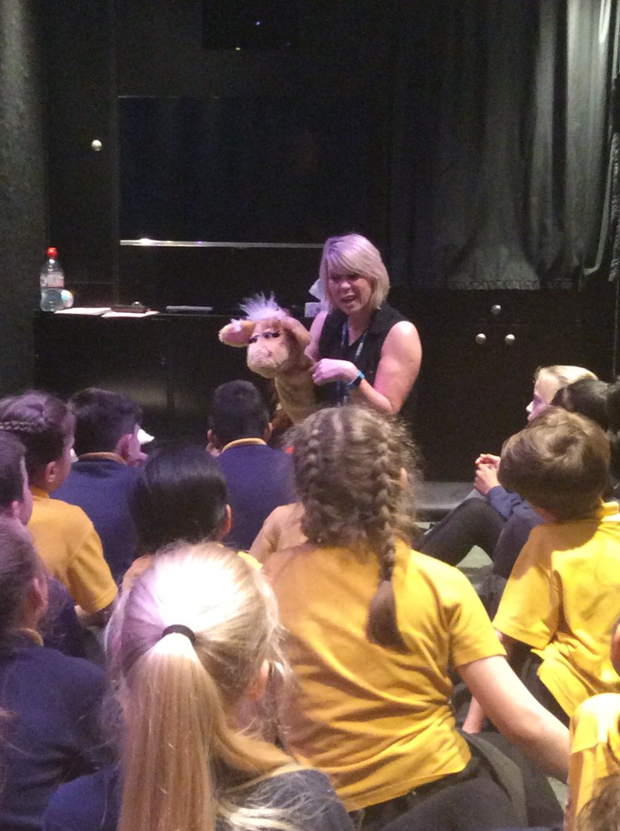 Stantclayton's tweet photo. As part of Health Week, the children have been visiting the #lifecaravan and taking part in sessions about making positive health and lifestyle choices. Year 4 met #HaroldtheGiraffe 🦒 and learned about their 'wonderful bodies' @csptsa @CatholicEdLeeds @EduBradford https://t.co/UMwO3vdDIi