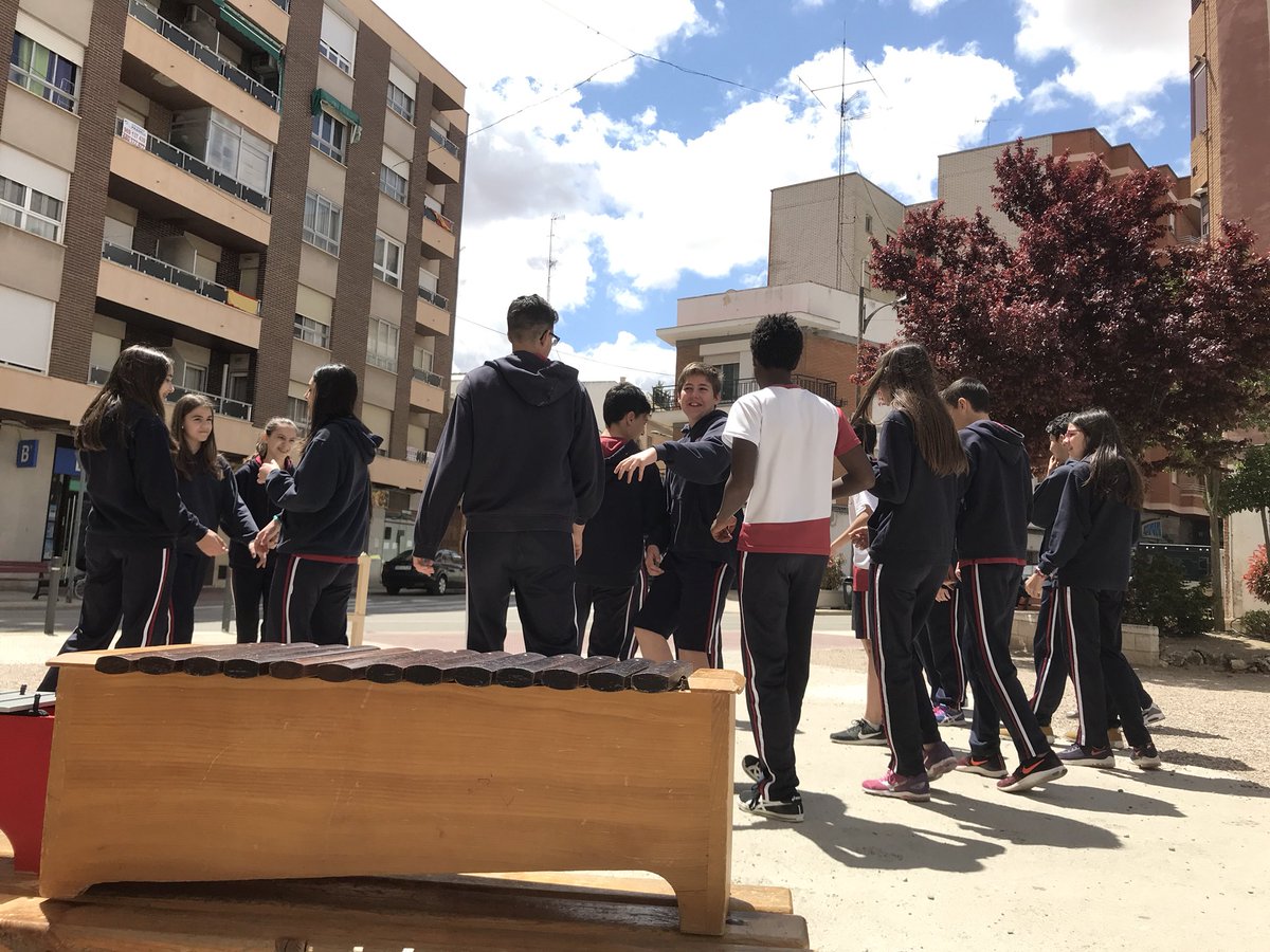 Pedro_GarMu's tweet photo. Todavía quedan resquicios de #musiqueando2018 de @coaemcoaem por Tarancon (CUENCA) @mercedtarancon sale a la calle a reivindicar la EDUCACIÓN MUSICAL #creabandasonora https://t.co/dsKbeO8G0w