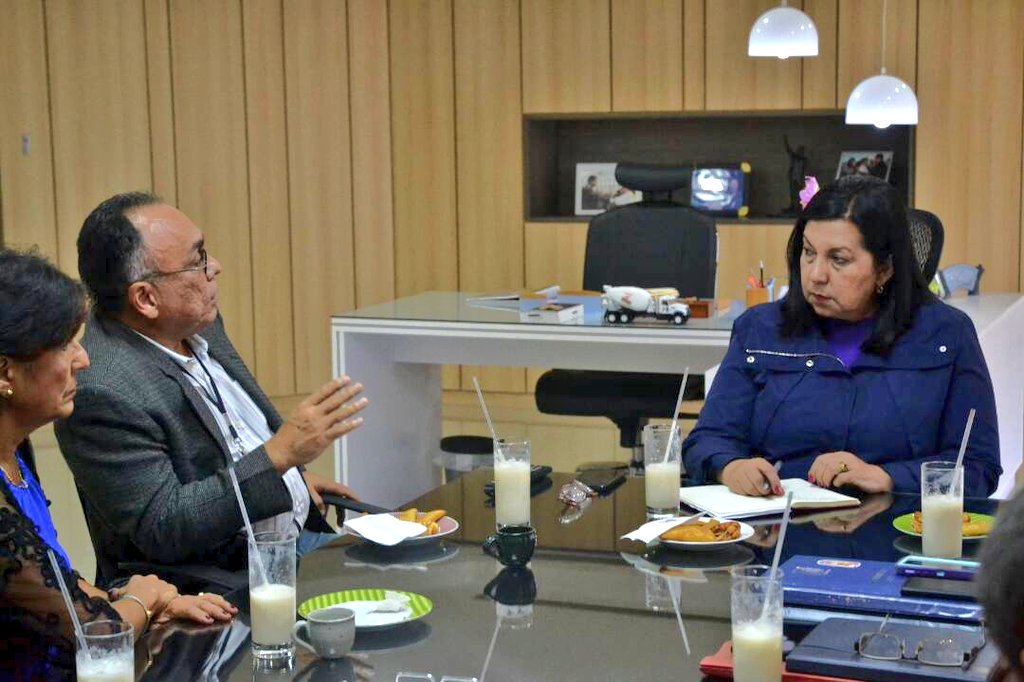 gestionperfecta's tweet photo. Muy temprano sostuve reunión con autoridades de la Universidad Centroccidental Lisandro Alvarado. #UCLA afianzando lazos para asegurar la calidad educativa de los larenses. #LaraTierraDeEsperanza https://t.co/fK7YESYJSc