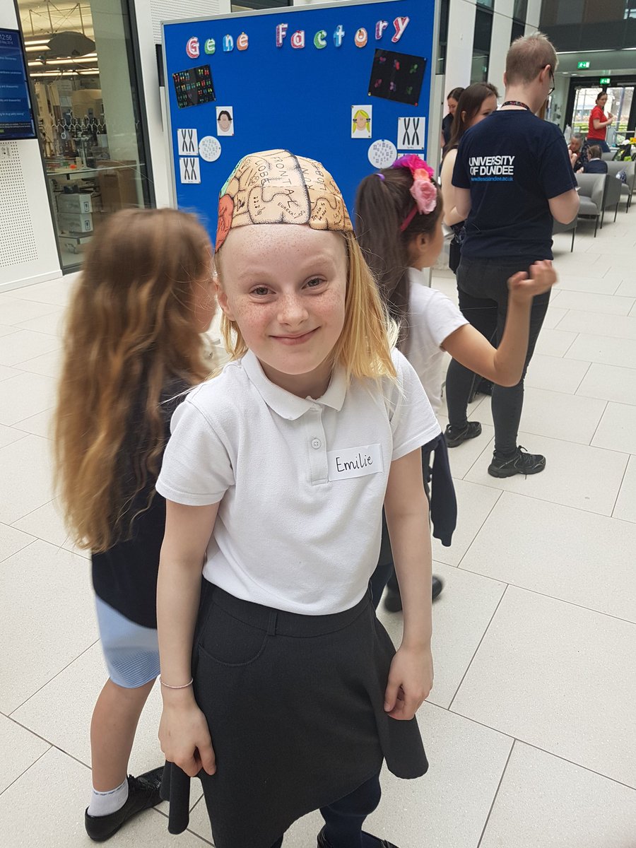 StClementsP7's tweet photo. Our budding scientists! #dundeeuniversity #celebrationofscience https://t.co/NfeRIjvv55