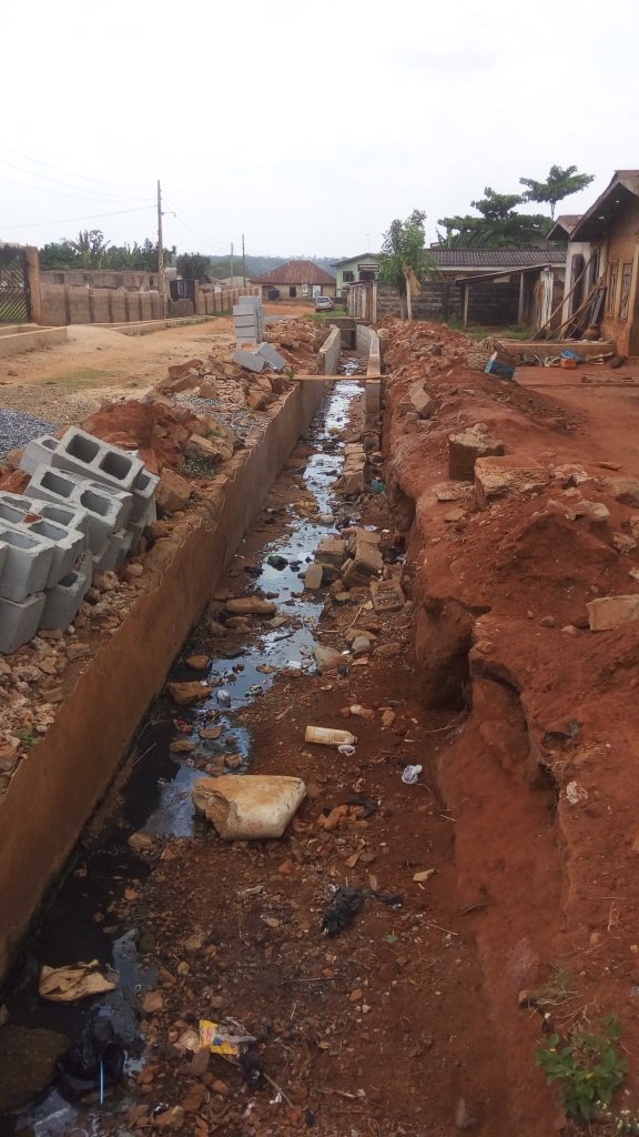 TrackaNG's tweet image. [Update] Odo-Aro market Ogere-600 metres erosion/flood control in Ikene LGA, Ogun East Senatorial district, Ogun state for N15m
Upon revisiting the project site, the contractor had left the site and no worker was seen. We report this project as Abandoned
#2017ConstituencyProject