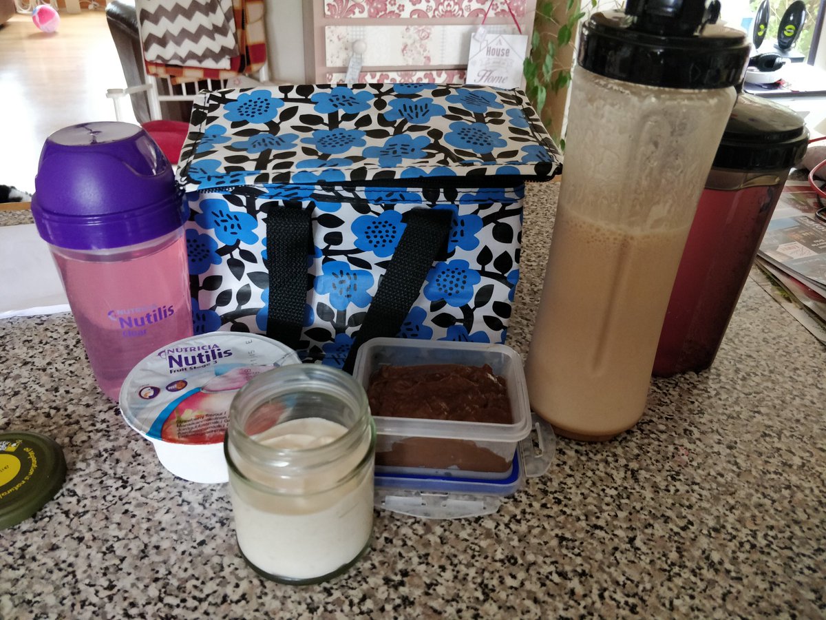 YvonneCassidy10's tweet photo. About to leave for @BDANIreland event. A lot of preparation needed to prepare enough snacks and drinks to bring with me as it will be late when I get home. Not as easy as walking out the door and grabbing a snack along the way #restricting #HEHPsnacks #malnutrition https://t.co/1W62BJOCW1