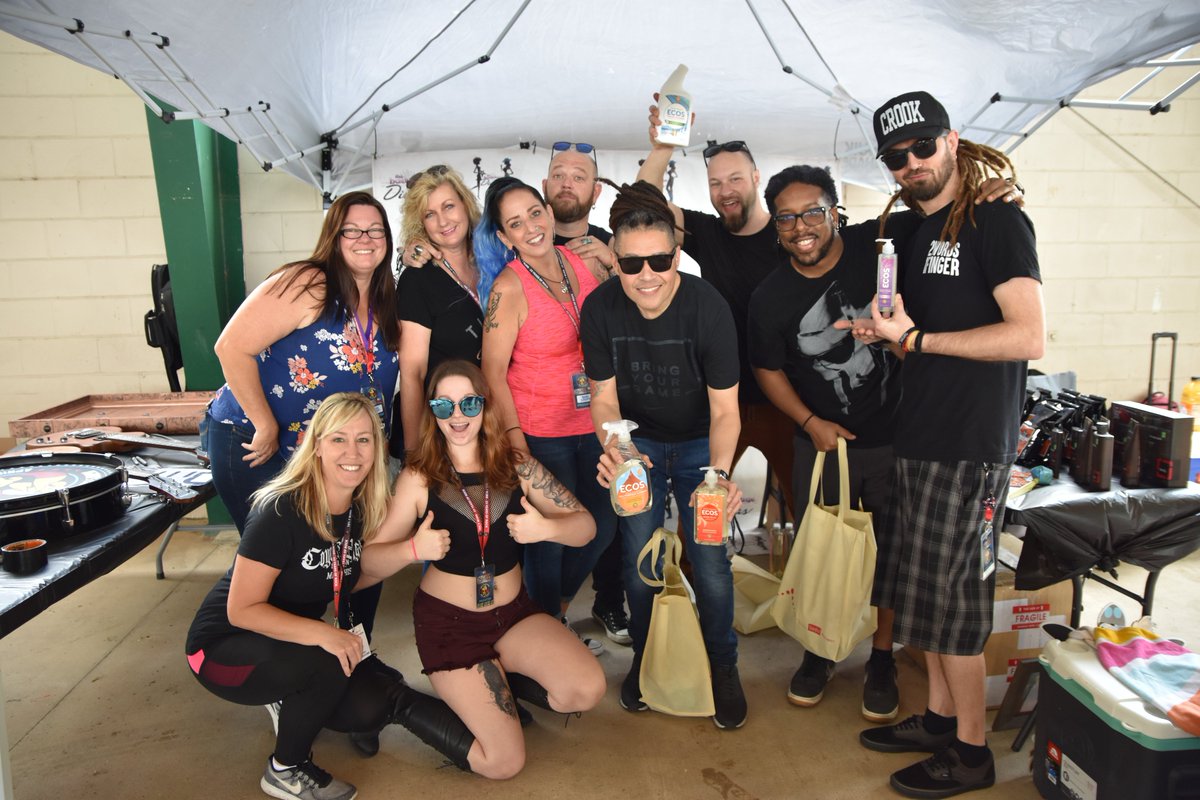 RockstarDivas's tweet photo. The guys from @nonpoint picking up some #tour essentials of safer, greener cleaning products from @EFPClean in our #backstage gifting suite at #EarthDayBirthday 25! #BackstageDivas #ThursdayThoughts https://t.co/dTL6ztrvlW