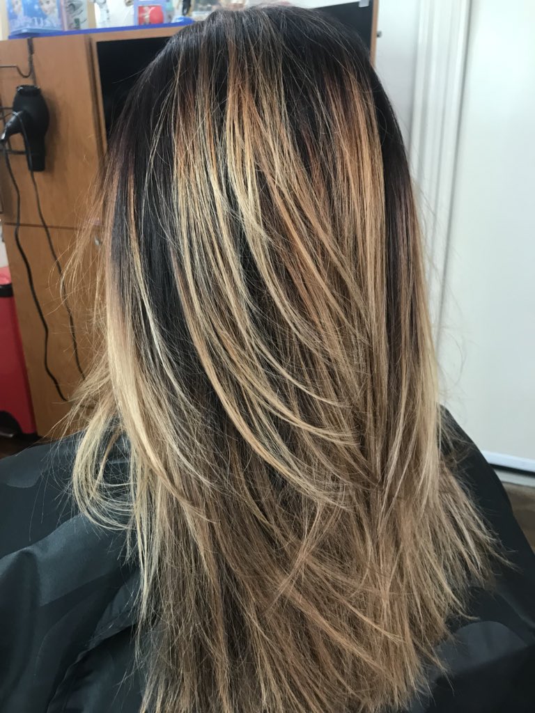 CrossFitCompton's tweet photo. #nofilter #flowermoundhair #L.Creations #cosmetologist #flowermoundhairstylist #Licensetocreate   Book an appointment at 469-223-1207
~ Hair And Other Stuff @kim_cloud9salon https://t.co/ZyNtePpYsH