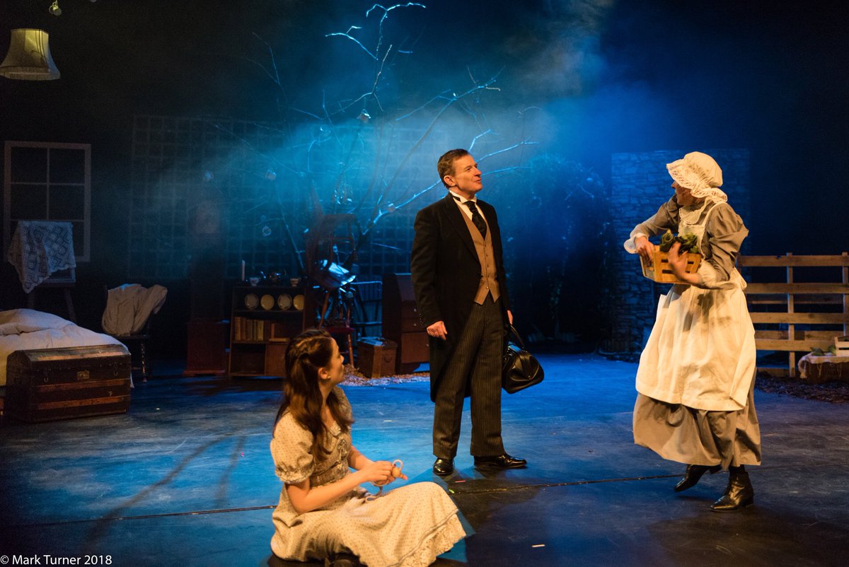 MarkMakesPhotos's tweet photo. What a difference TWO weeks makes!
@KeithpHill played Humphrey in #YesPrimeMinister , Ben and Dr Craven in #TheSecretGarden and now he’s Julian in #CommunicatingDoors with @LHeadRep at @Lhdtheatre until Saturday - call the box office for tickets #repreturnstoleatherhead https://t.co/sjPtcVKHlA