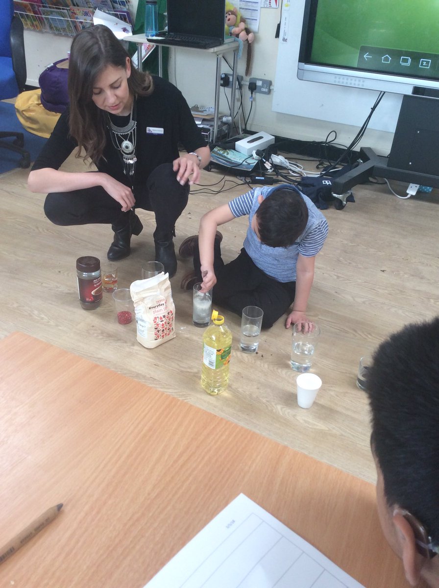 wilsonstfeed's tweet photo. #wsmonkeys predicting and testing which materials will dissolve in the water! #wschemistry https://t.co/QPTexJvogI