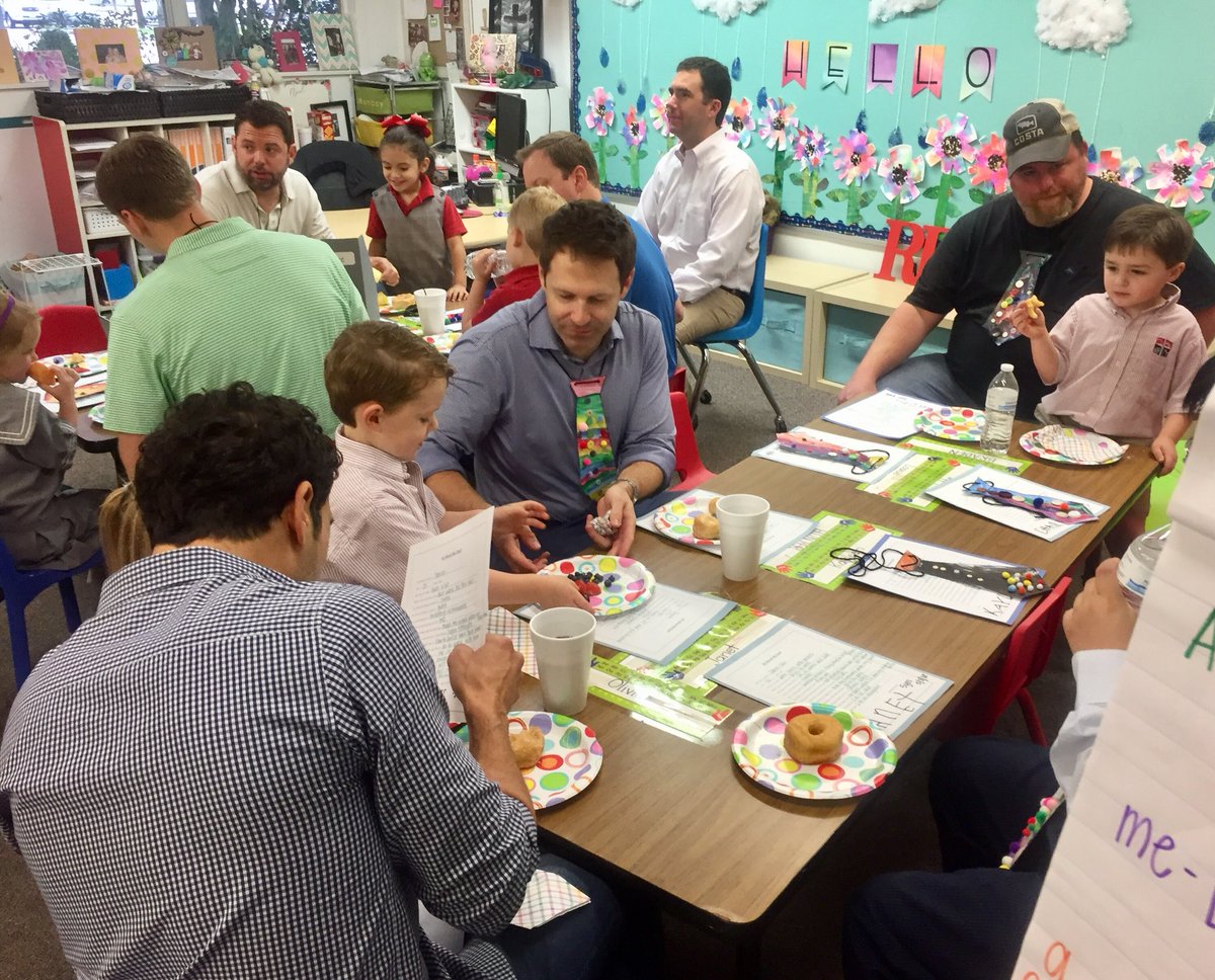 SymondsHSES's tweet photo. Primary 4 students proudly serve breakfast to their guests during Donuts with Dads!@hsessaints #HSES #HSESPrimarySchool https://t.co/T7AjTjUCN6