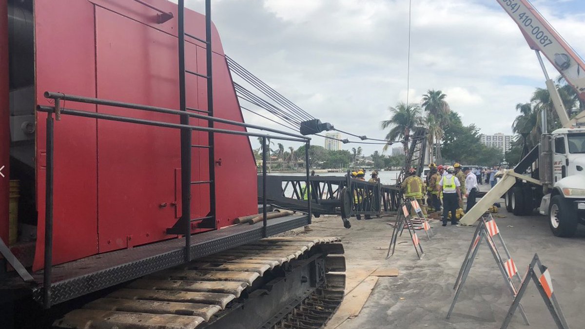 WATCH LIVE Crane collapses in Fort Lauderdale, falls on worker bit.ly/2HPRBtN?utm_so… https://t.co/W3IhGNWyXE