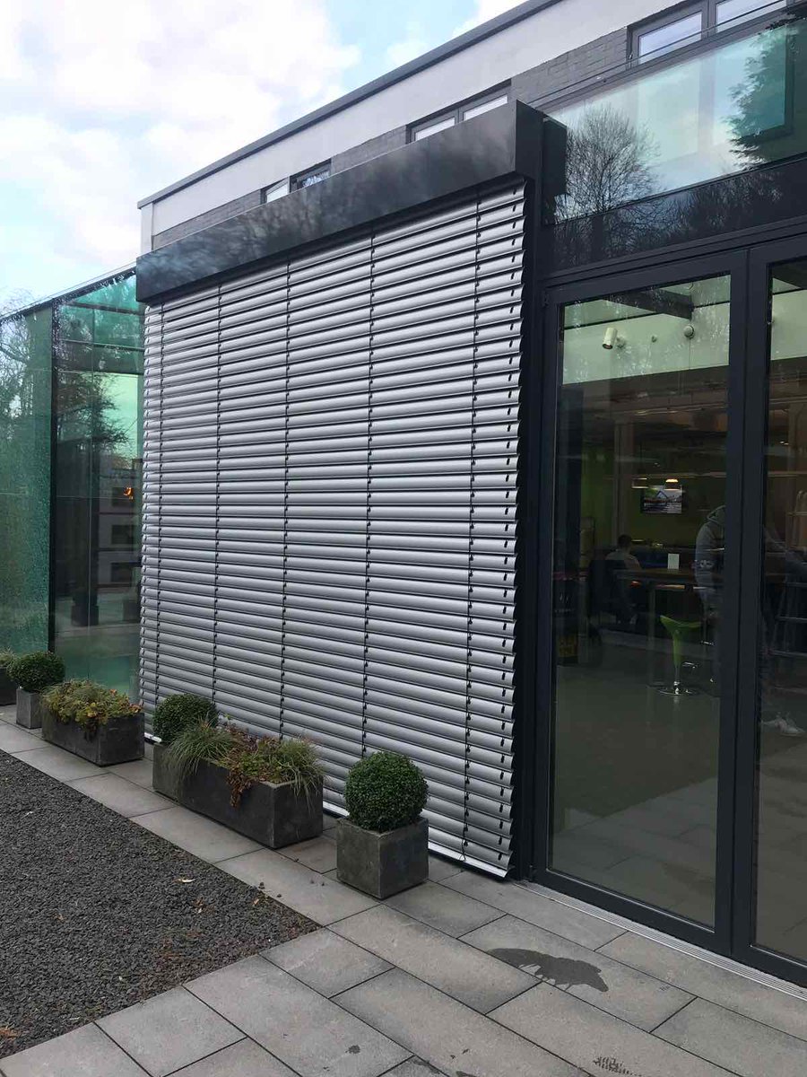 CornerStarAlu's tweet photo. Come and see the @WAREMA_en E80 A2 cable guided external #venetian #blind in operation at @IQGlassUK in Amersham https://t.co/FkNxWX7Al8