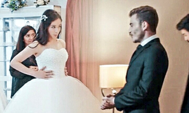 1SadAngel's tweet photo. Hayali sahnede sirve !!! #Söz #nazat #ErenVurdem #ilaydaıldır https://t.co/yiP3SKOw0G
