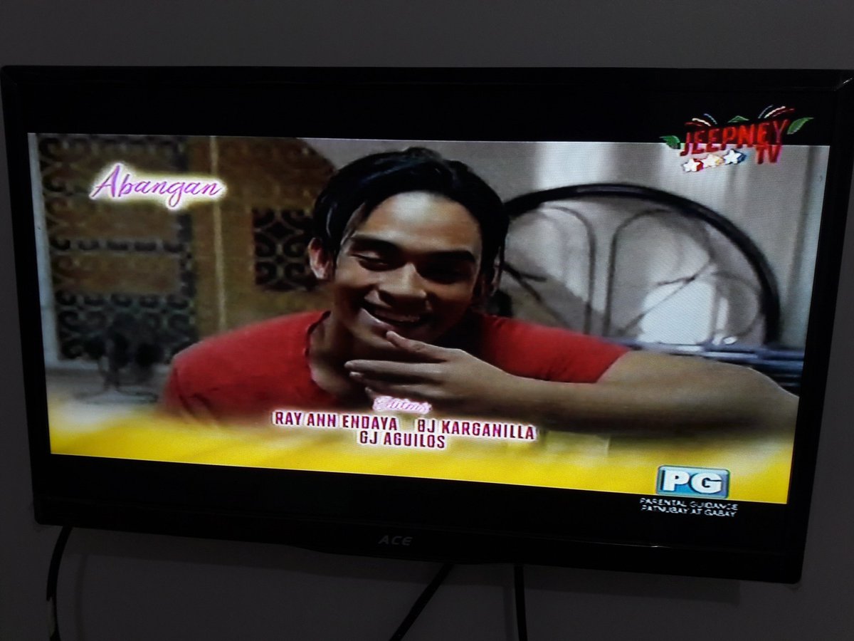 XyZ_410's tweet photo. Pero look what I found while boringly searching the cable tv. 
Nakaka miss ang bangayan ng #VidPot. 
Nami-miss ko na ang #SofiEgo.

@iamsofiaandres @loyzagadiegs #PusongLigaw #JeepneyTV https://t.co/hiepLl2me9