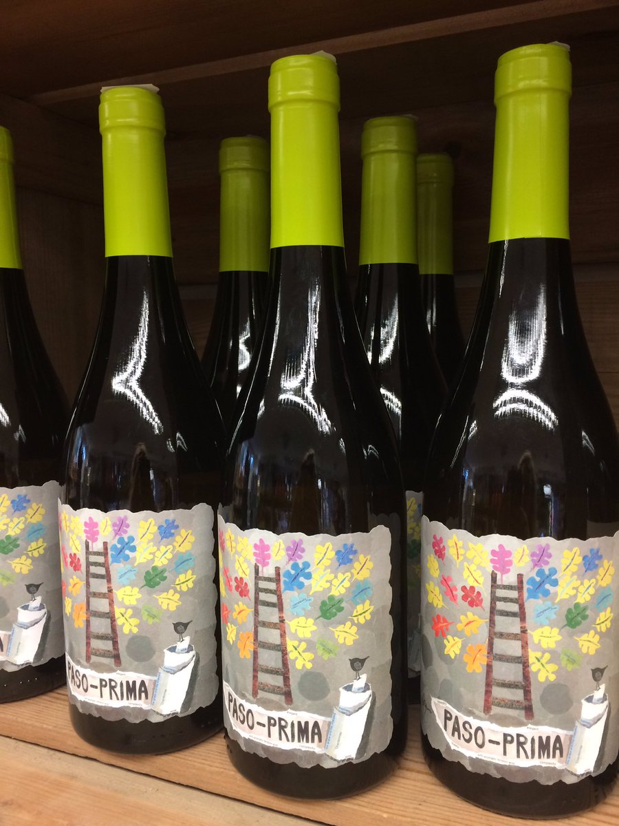 corinne_w100's tweet photo. Not just a pretty label! Come to the @PlumptonCollege #openday to bag yourself a bottle of the fantastic @paso_primero Chardonnay #prima2016, or their award-winning #tinto2016. Limited number of bottles available. Come to the Vintners Room at 10am to avoid missing out! #winetime https://t.co/x4wfbWHM0R
