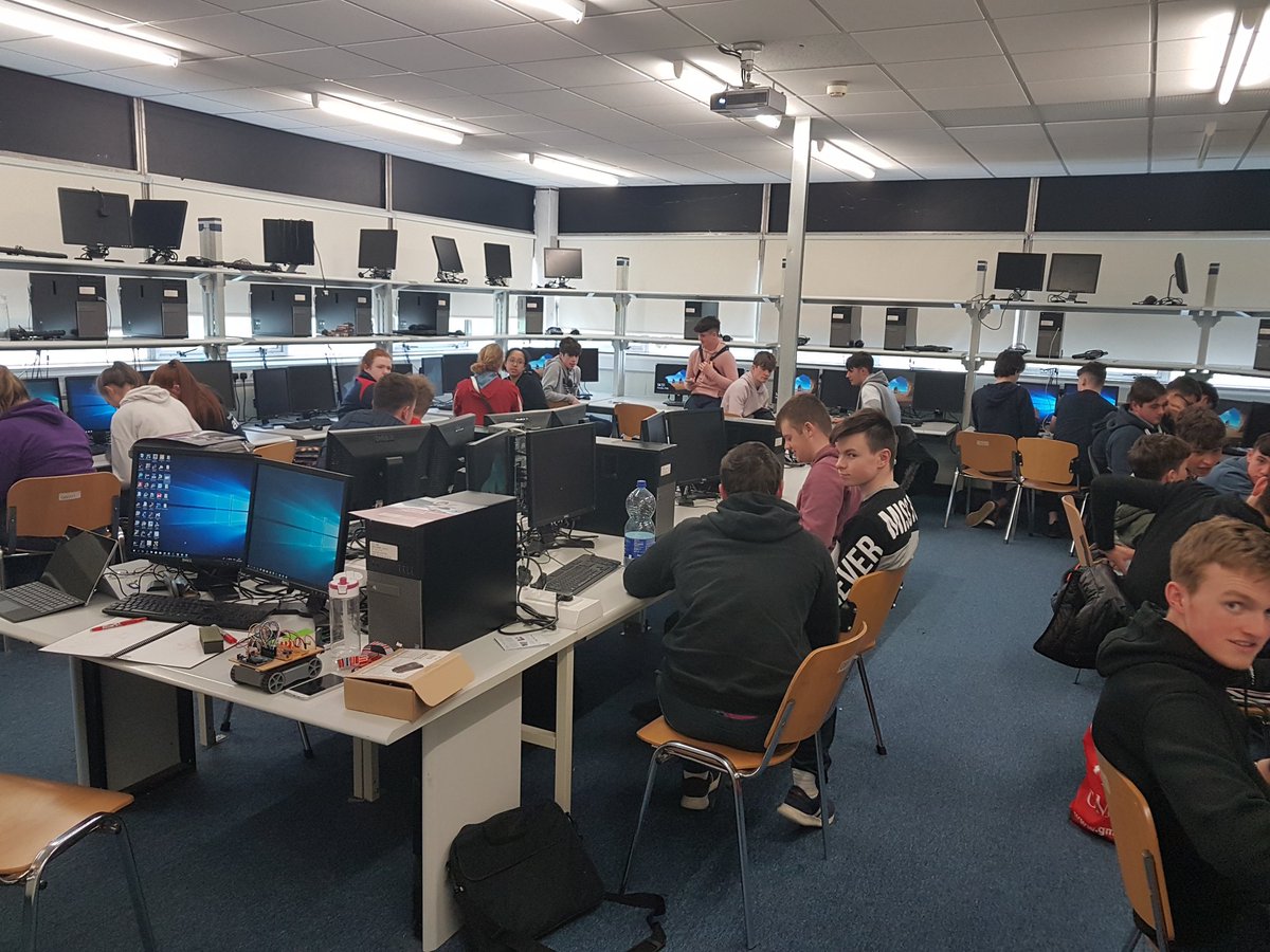 DesOReilly2's tweet photo. Engineering Your Future. Software and electronic engineering workshop @GMITOfficial @EngineerIreland #EYF2018 https://t.co/QPd9yKCOER