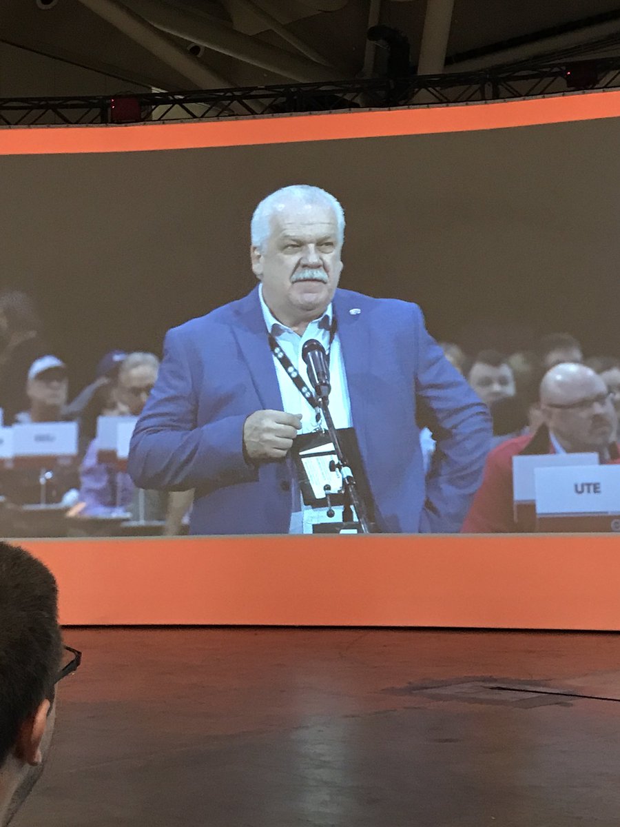 CEIU90113's tweet photo. Welcoming a new National Executive to @psacnat:

National President: @ChrisAylwardVP 
National Vice-President: Magali Picard
A/National Vice-President: @SharonDPSAC 

#PSAC2018 #canlab https://t.co/p9LKdKGsWI