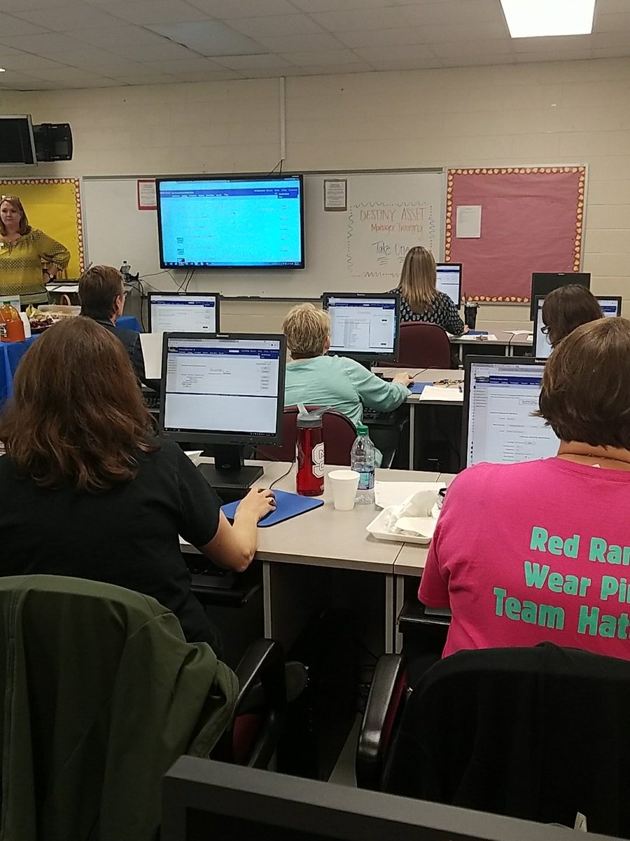 SondraAyscueFCS's tweet image. Techs and SLMCs getting Destiny Asset training today @FCSchoolsNC #makingithappen #lotsofquestions
