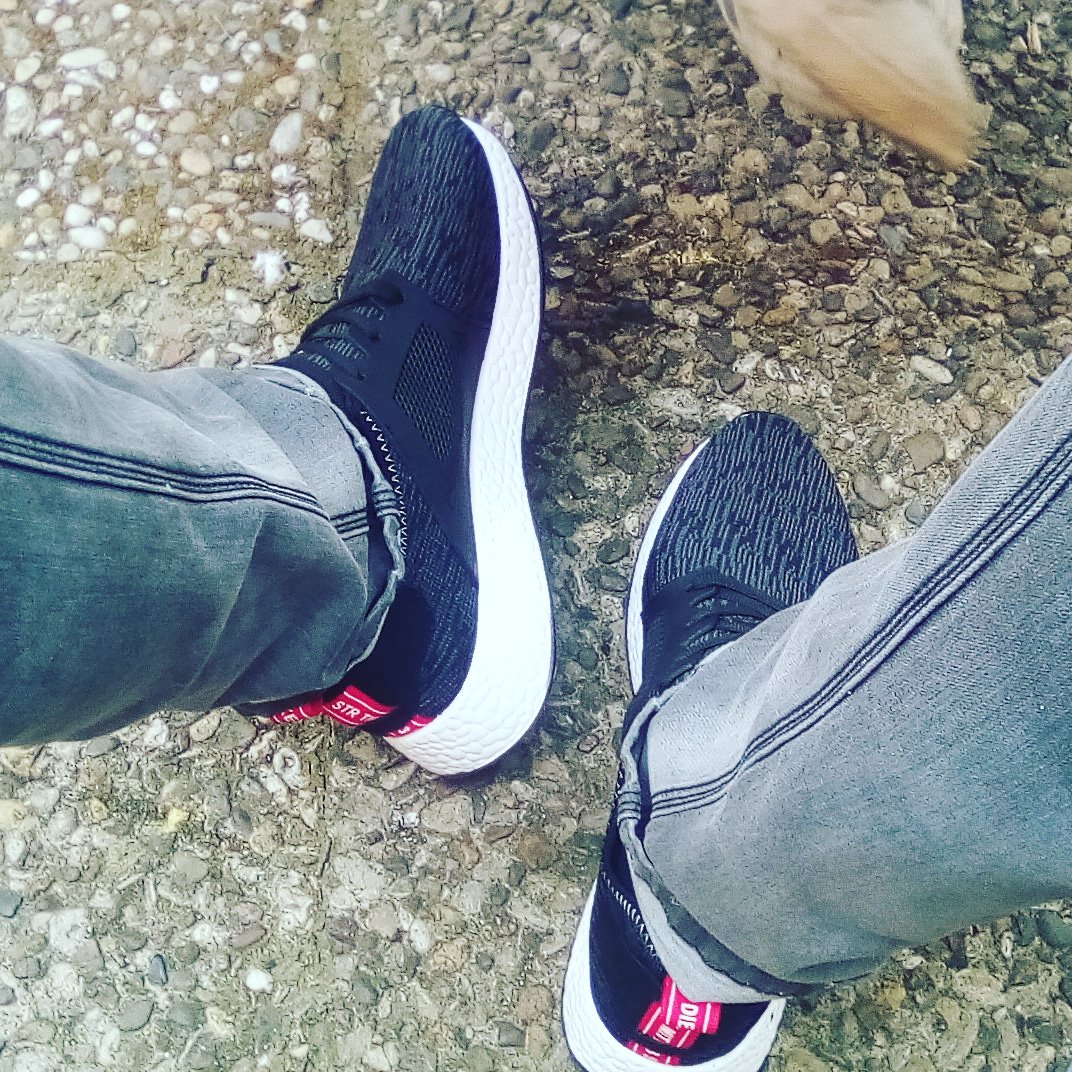 DannoxSream's tweet photo. Neue Schuhe ;) https://t.co/obMMJSK7ke
