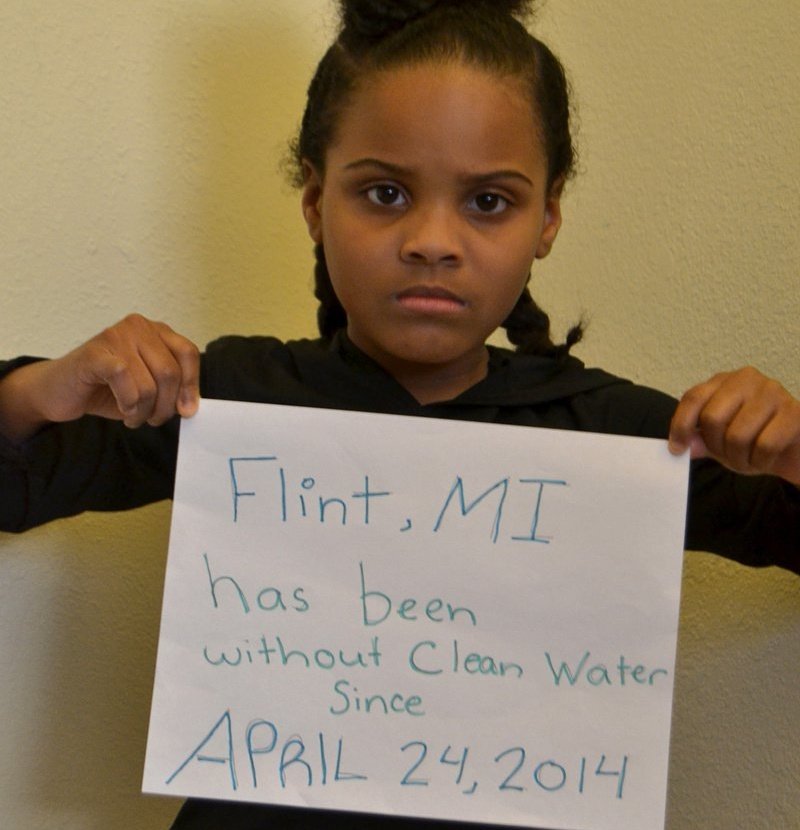 SaysHummingbird's tweet photo. RT if you agree that's it's an absolute disgrace Trump was in Michigan last week, and NOT ONCE did he mention the drinking water crisis in Flint.

He spends MILLIONS on golfing every weekend but does not even acknowledge that American families are living in 3rd world conditions. https://t.co/FbeDAQLzcW