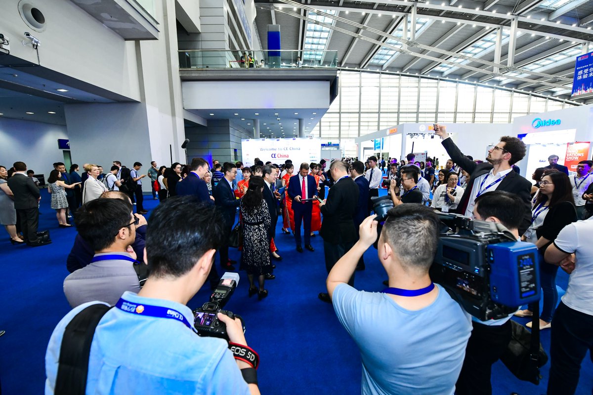 MesseBerlin's tweet photo. Meanwhile congrats to @IFA_Berlin for opening the third edition of #CEChina 🇨🇳 in Shenzhen. 📸 https://t.co/4hndlss0nC https://t.co/0eVvMZnVD6