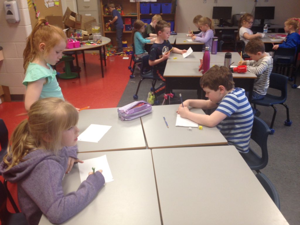 EPEMmeBrett's tweet photo. More coding fun! Very engaged learners - Math and coding go hand in hand! 👍🏻😀@ElizabethParkEl @brilliant_labs #tesic https://t.co/wuqOKdHt80