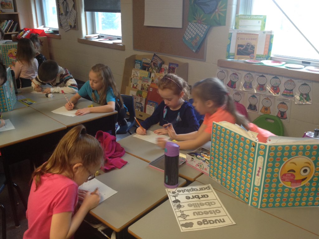 EPEMmeBrett's tweet photo. More coding fun! Very engaged learners - Math and coding go hand in hand! 👍🏻😀@ElizabethParkEl @brilliant_labs #tesic https://t.co/wuqOKdHt80