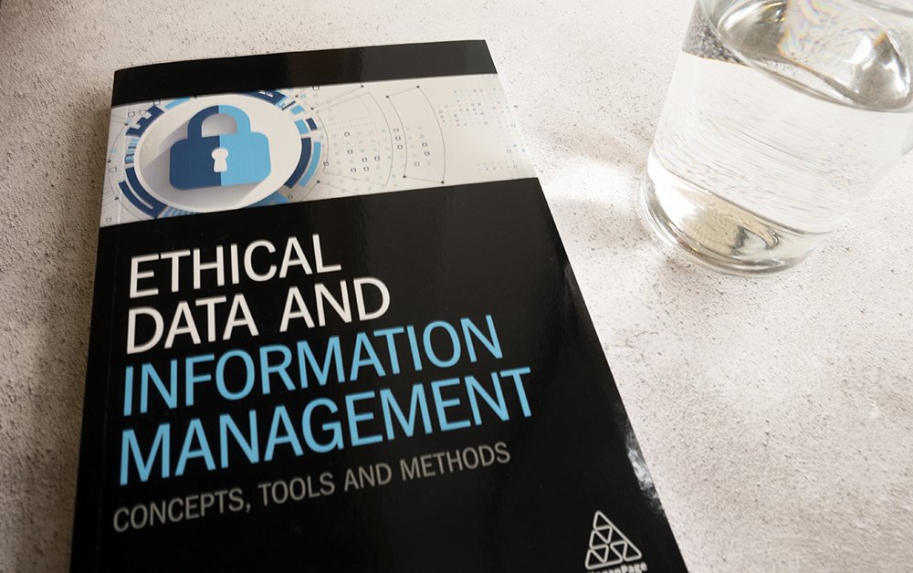 KPFinanceBnkg's tweet image. Ethical Data &amp;amp; Information Management by @okeefekat  and @CBridge_Chief is now available for purchase. Save 20% using code SAFB20  ow.ly/aijj30jMarQ #EthicalData #PublicationDay