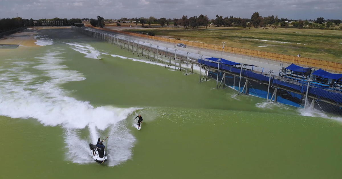 ShimiSurf's tweet image. Will Kelly Slater's artificial wave machine change surfing as we know ... - CBS News dlvr.it/QRdJYH
