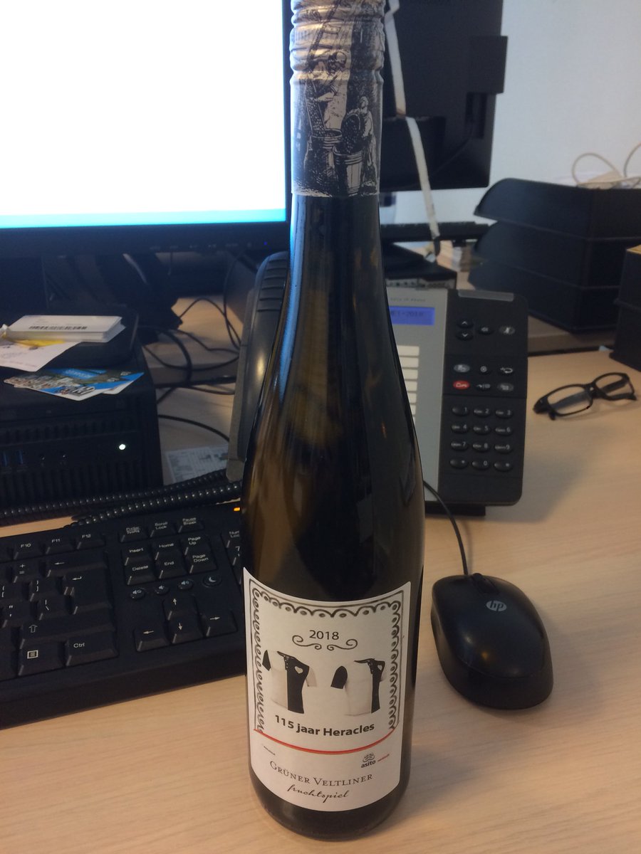 Anke86's tweet photo. Bedankt @Stolk70 van @asito voor dit aardige cadeau vanwege het 115-jarig bestaan van @HeraclesAlmelo. Ik zal hem nog even moeten laten staan, maar daarna zal het ongetwijfeld smaken! https://t.co/g4O1T0cSWJ