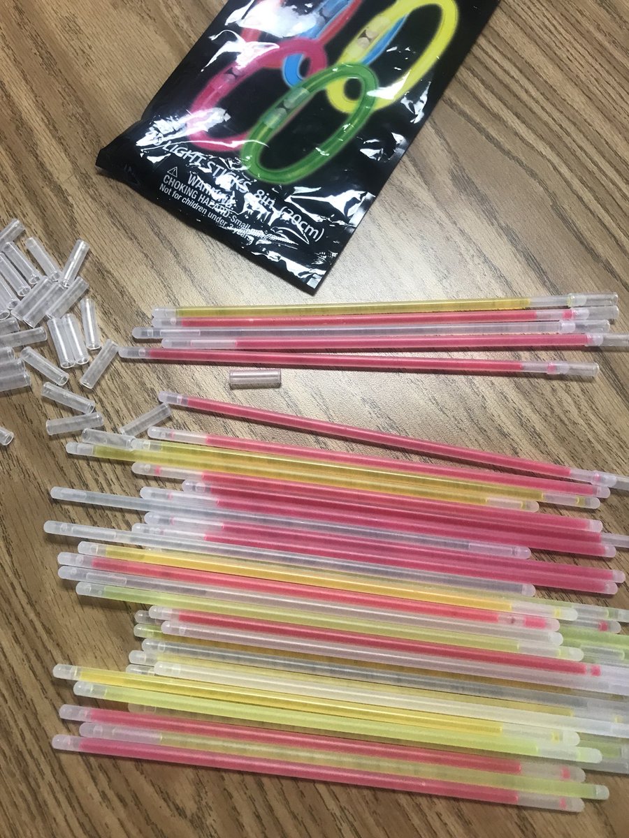 RLEthirdgrade's tweet photo. Teachers are looking to reward students for acts of kindness throughout the building today! #TheNiftyNine @aggietharp https://t.co/yns4R8AoS1