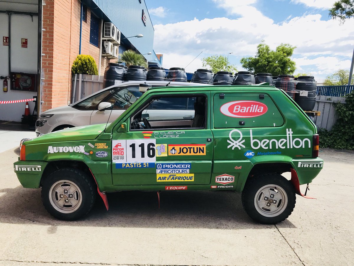 baobaoteam's tweet photo. Hoy nos han venido a visitar @DakarClassics y nos han enseñado una de sus máquinas!! Gracias por la visita y por los consejos!! Unos cracks 🙌🏻🙌🏻 https://t.co/uxapxEwGx7