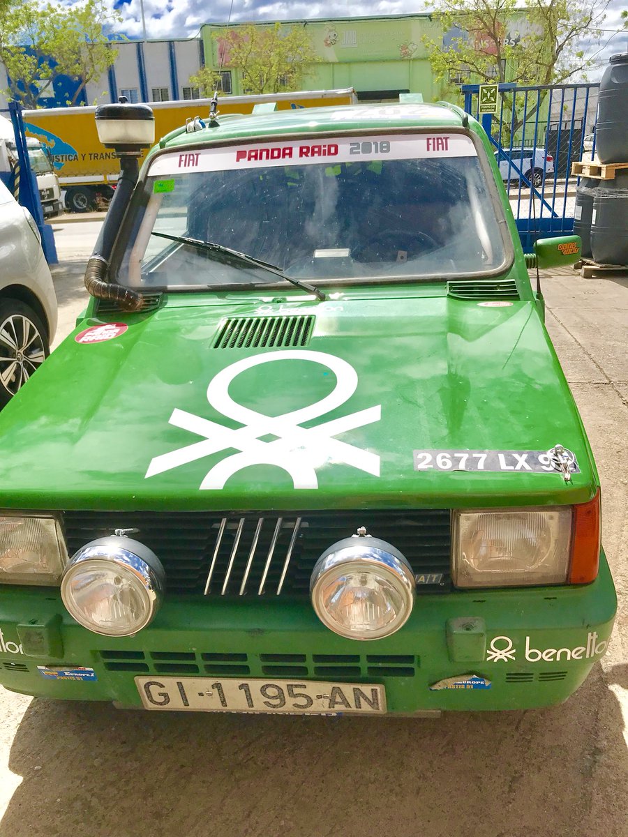 baobaoteam's tweet photo. Hoy nos han venido a visitar @DakarClassics y nos han enseñado una de sus máquinas!! Gracias por la visita y por los consejos!! Unos cracks 🙌🏻🙌🏻 https://t.co/uxapxEwGx7