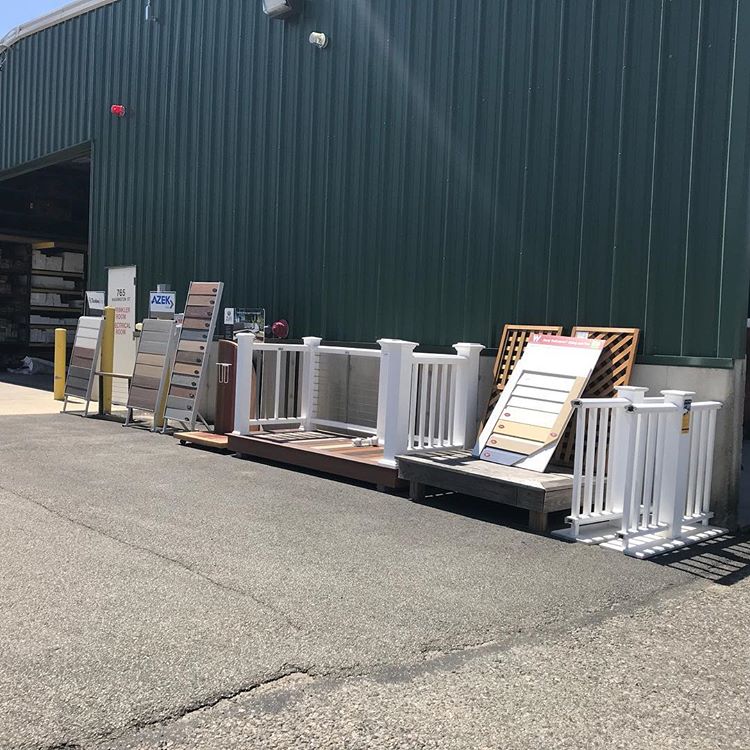 taylorforestinc's tweet photo. Nice weather means all the displays come out of hiding! #displays #azek #timbertech #warmweather #springtime #lumberyard #cedar #boral #trueexterior #intexrailing #decking #siding #zuri Learn more: https://t.co/0momnGyroL https://t.co/gwrJTTjof9