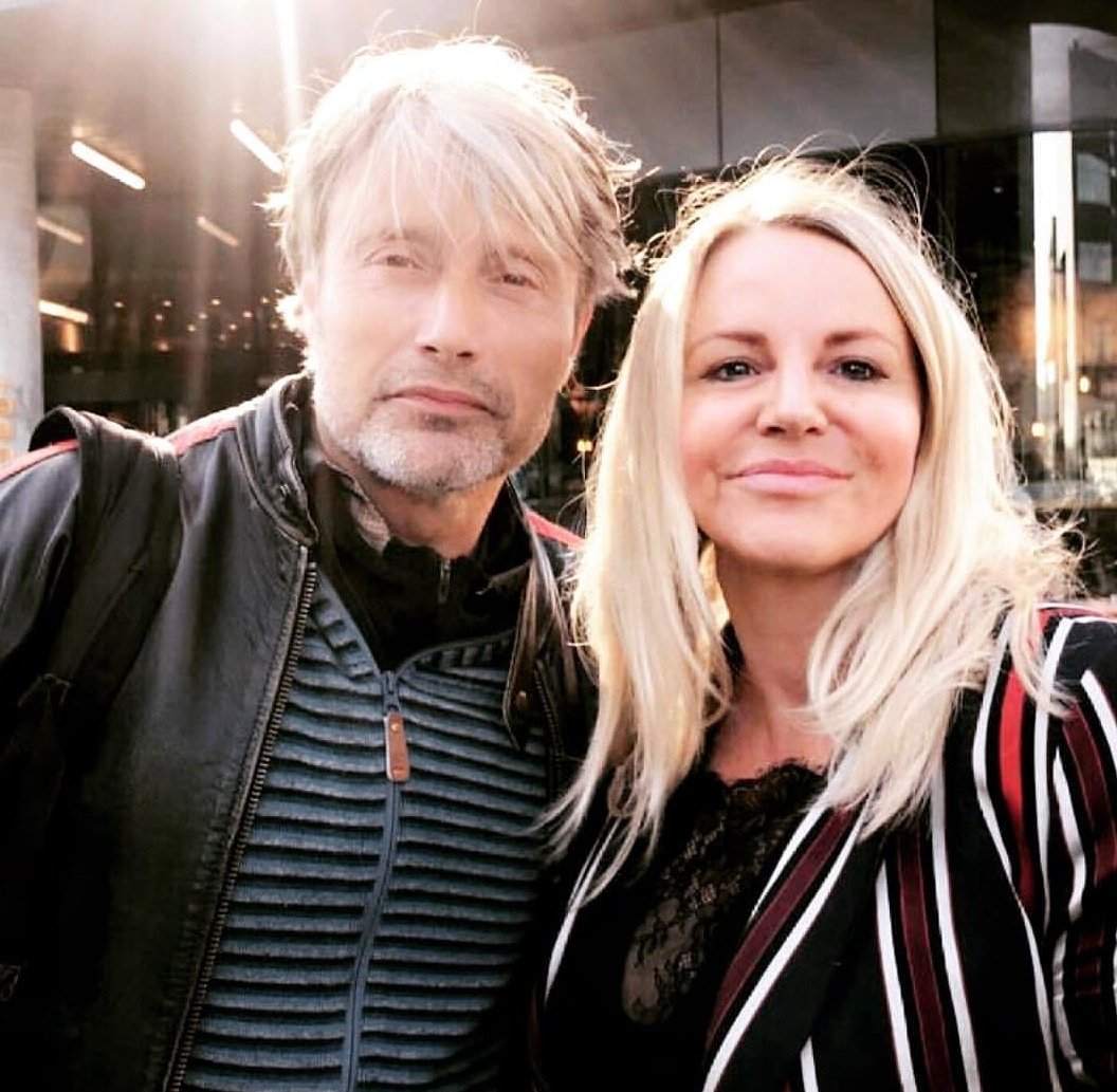 Mads e fã sortuda ontem em Copenhague (02/05/2018)
💙💙💙💙
(Via instagram.com/meezie02)

#MadsMikkelsen