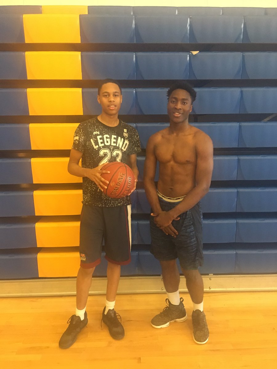 CoachHolda's tweet photo. Gburg' Class of 2021 Jordan Hawkins &amp; Jao Ituka have received their 1st offer from @USAJagsCoachRR @NimaOmidvar #Trojan🏀 https://t.co/lB2273fOht