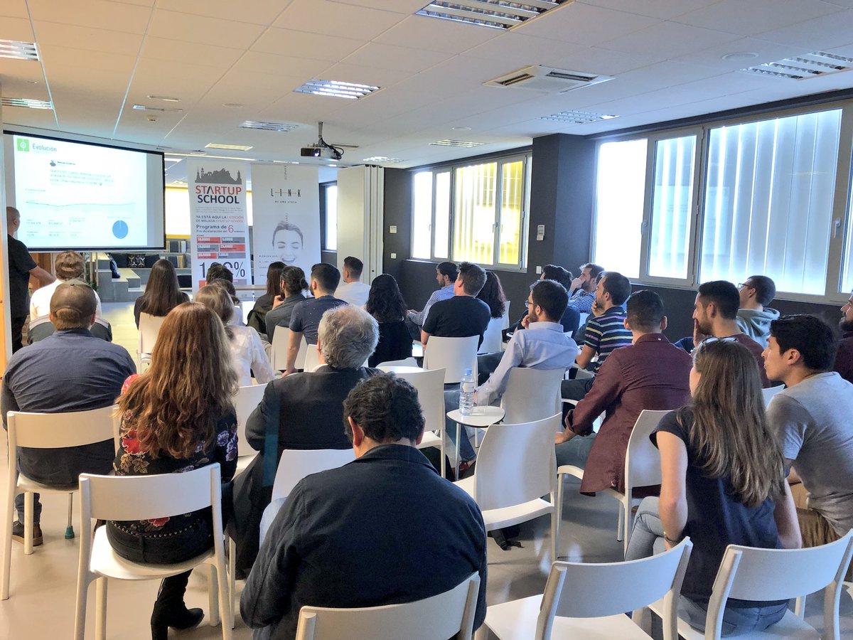thegreen_ray's tweet photo. Presentaciones finales de @tetuanvalley StartUp School Málaga, en @linkbyuma @thegreen_ray . Cómo se nota todo lo aprendido durante estas 6 semanas de emprendimiento intensivo.  ¡Qué bien lo habéis hecho todos!👏🏼👌🏼😊 https://t.co/hSaXO4eSMl