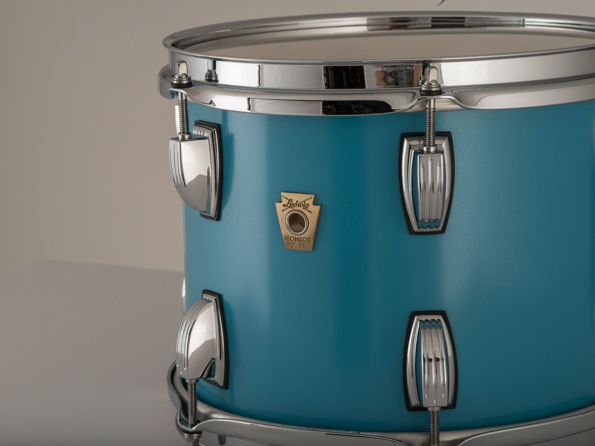 LudwigDrumsHQ's tweet photo. A look at the Heritage Green and Blue solid paint finishes, an homage to the Ludwig Blue and Olive colors, available for Classic Maple and Legacy Maple drums.
#LudwigDrums #HeritageGreen #HeritageBlue #ClassicMaple #LegacyMaple #Drums https://t.co/Eot6xSN5FD