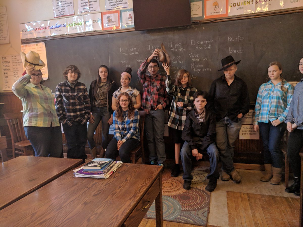 GillinghamCS's tweet image. Swipe right 👉 to travel through time! Our "Era Day" was part of our Spirit Week this year where homerooms chose different eras in time to represent. 

3/4th - Depression Era 😨
5/6th - Renaissance Era 🎭
8th - Wild West Era 🤠
10th - 70s Era ☮️

Which one is your favorite?
