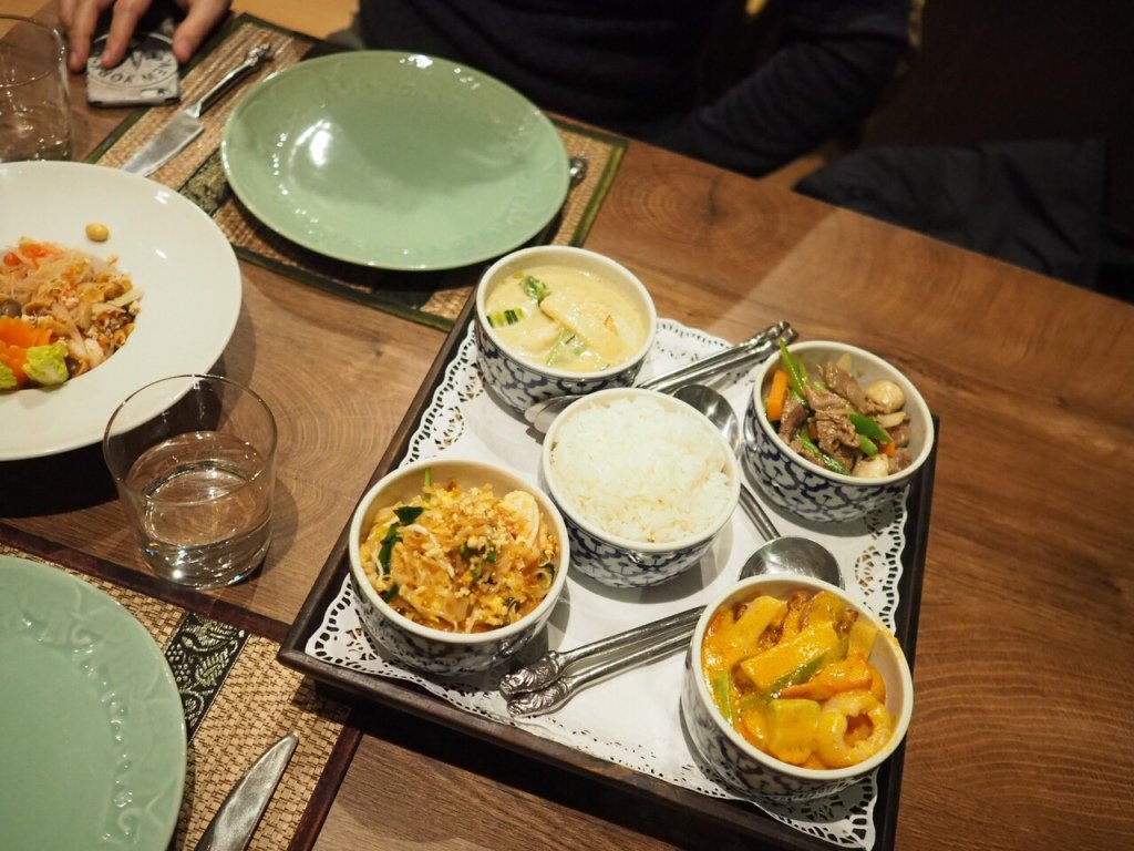TheFoodamood's tweet photo. Si te gusta la cocina tailandesa, te interesará conocer la nueva apertura de ROYAL THAI muy cerca de la plaza de Cuzco... sus CURRYS SON UNA PASADA!!! https://t.co/CPhTE5q8w7 https://t.co/eGlWQo5Yft