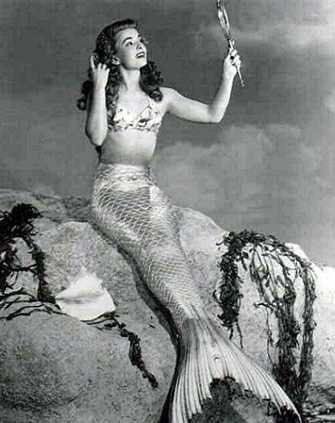 EsMy_Word's tweet photo. Few days till iheartmermaids launches🧜🏼‍♀️ #tht #MerMay https://t.co/s7siQk0fQB