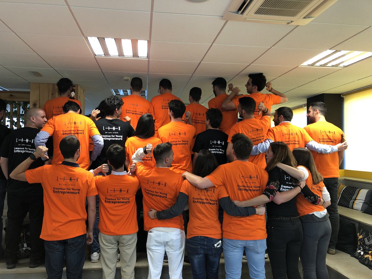 thegreen_ray's tweet photo. ¡Enhorabuena a todos los graduados de esta edición del programa Start Up School Málaga! 👏🏼👏🏼👏🏼¡Un gran equipo! @tetuanvalley @linkbyuma @thegreen_ray @PTAMalaga https://t.co/lSdyQSpxCH