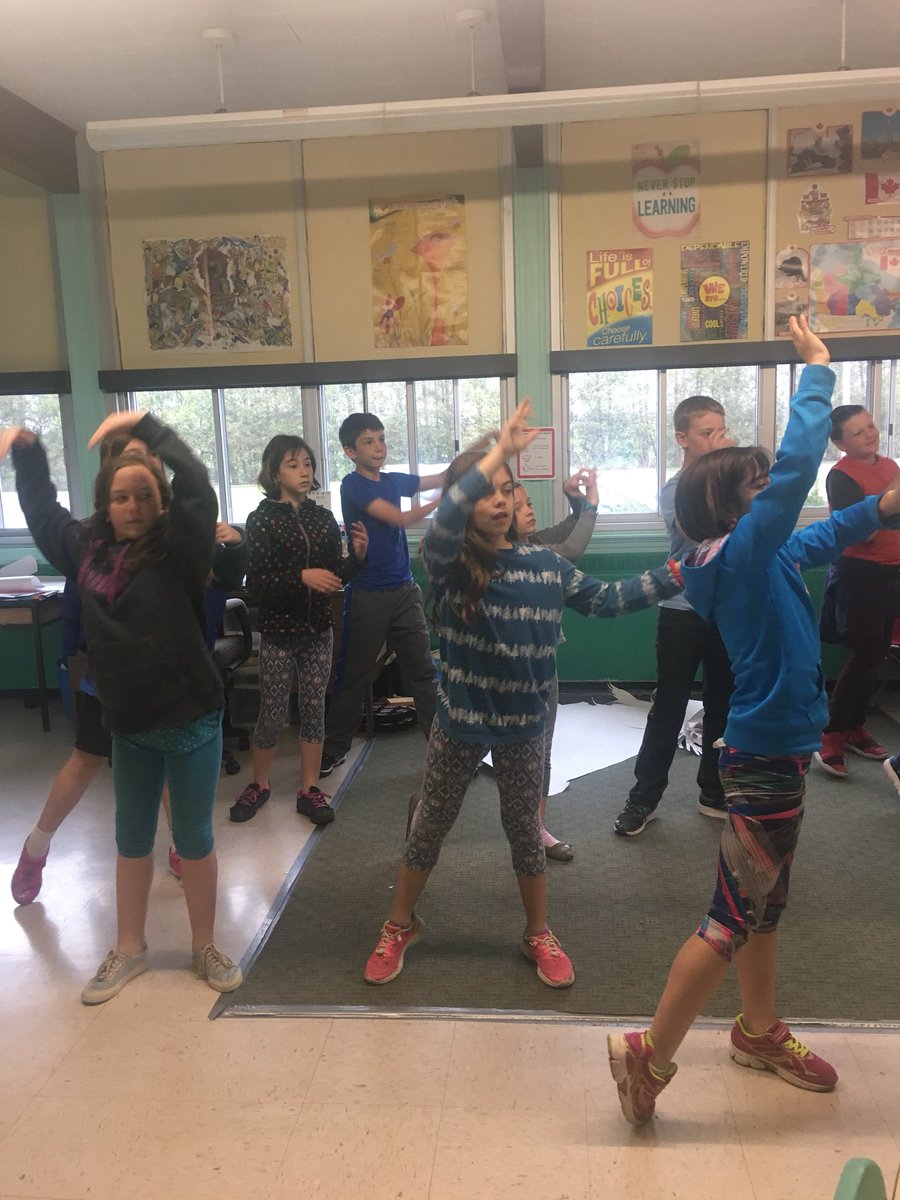 loro1064's tweet photo. Our grade 4/5 class dancing with the National Ballet of Canada! #bulldogproud #dancingwithmyfriends @GEDSB https://t.co/nQryzAWUV6