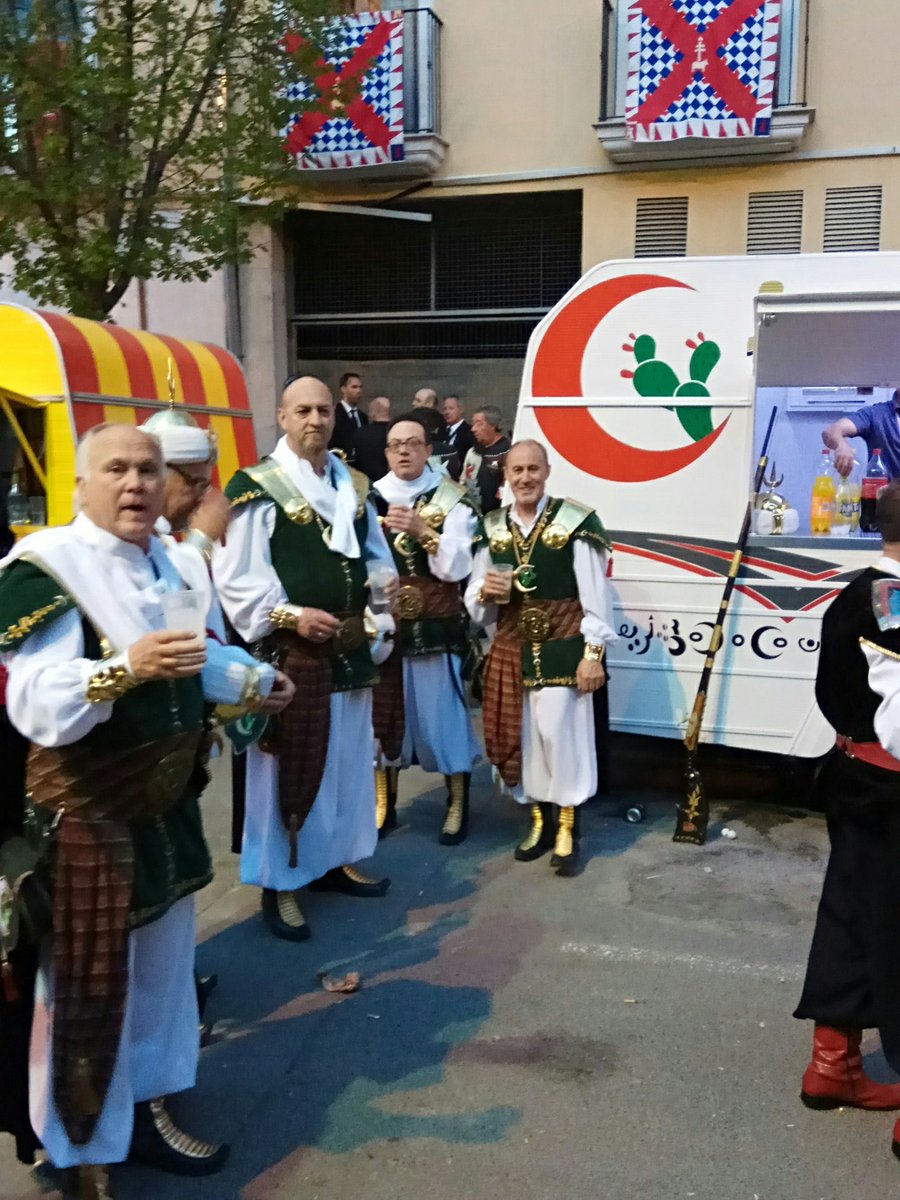 LosRif's tweet photo. Caravana en la #FiestasdeCaravaca  #morosycristianos #CaravacadelaCruz https://t.co/KJog8YzDCl