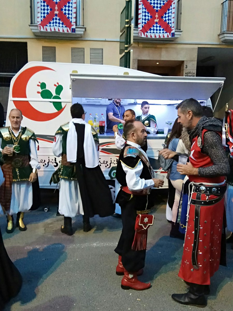 LosRif's tweet photo. Caravana en la #FiestasdeCaravaca  #morosycristianos #CaravacadelaCruz https://t.co/KJog8YzDCl