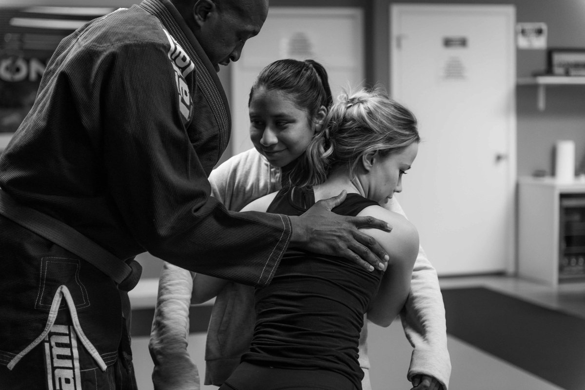 JoneslyMMA's tweet photo. Informative Article on Bullying: https://t.co/1UHndERqn4 https://t.co/KxwtcRlWjk