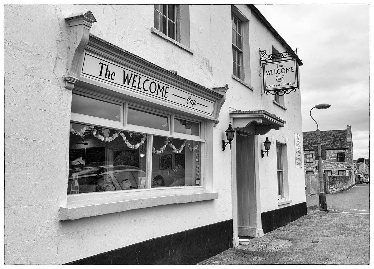 eillustrators's tweet photo. *#TheWelcomeCafe* Beautiful venue for our #BeInspiredExhibition2018 - captured by local photographer Paul Coram at: https://t.co/ABJ3xsNzwD #BeInspired2018 #BIE2018 #illustration #supportlocalartists @Devon_Hour @Exeter_Hour @plymouthart @ArtWeekExeter https://t.co/xpvya3pHnb