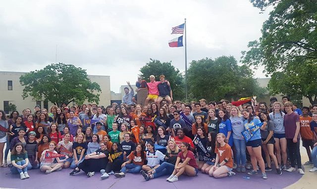 LASAWellness's tweet photo. Class of 2018, WE 💖 YOU SO MUCH!! Congrats on achieving your goals and being generally AWESOME humans! 🎓 #aisdproud #collegesigningday https://t.co/EsDVhk4Jf8 https://t.co/GbZCc5NU5v