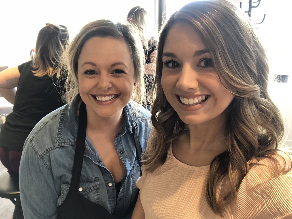 CaitlinMFrancis's tweet photo. Coming up on 7@Four - #SeeIfCaitlinCan be a hairstylist! #Hair #TV @WDBJ7 #RootsSalon https://t.co/2fRWrbHYDI
