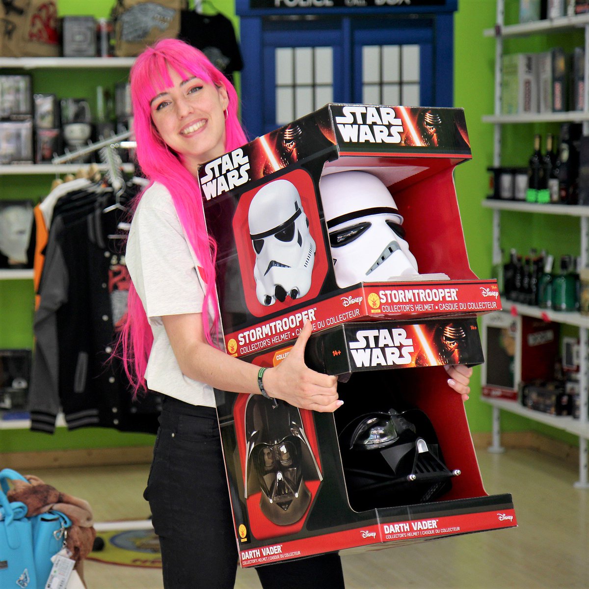 Este año el #StarWarsDay llega pronto y fuerte 😇
Sorteamos los 2 cascos clásicos oficiales más molones de la saga:
#DarthVader y #Stormtrooper  2 CASCOS 1 GANADOR
#SorteacoFrikileria
Apuntaos aquí 👇👇👇
basicfront.easypromosapp.com/p/925048