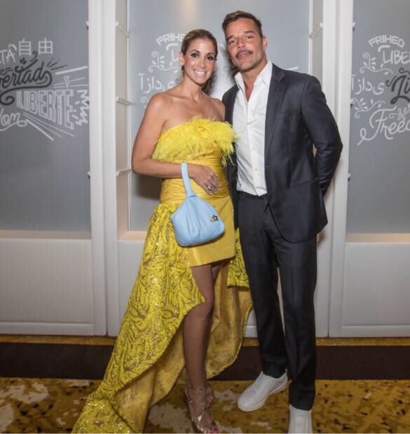 StellaNolasco's tweet photo. #Betty looking gorgeous at the #RickyMartin #foundation #gala in #stellanolasco #yellow #gown #beamina #bag https://t.co/SMBF9AVBzX