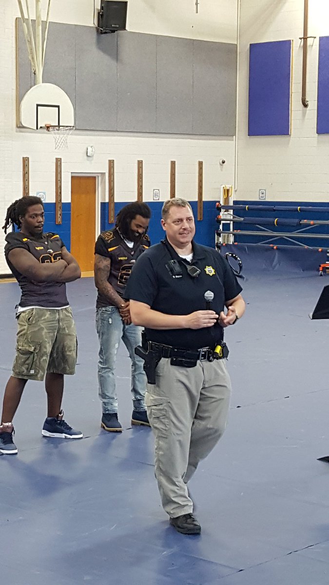 MillerTeresaM28's tweet photo. Nelson 5th grade DARE graduation ceremony. Thank you, Officer Burns, for guiding our students! Thank you, @wichitaforce, for celebrating with our students!
#261Leads
#usd261derful
#261sharks
#261NESsharks
#NESsharkstrong https://t.co/bnrZ7mU08p